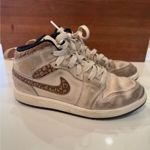 Air Jordan 1 Mid SE Safari Elephant Print Kids Sneakers, Size 2.5Y